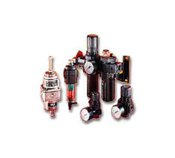 Indicadores de presión diferencial, indicadores de vida del elemento filtrante, dren manual o automático, etc.